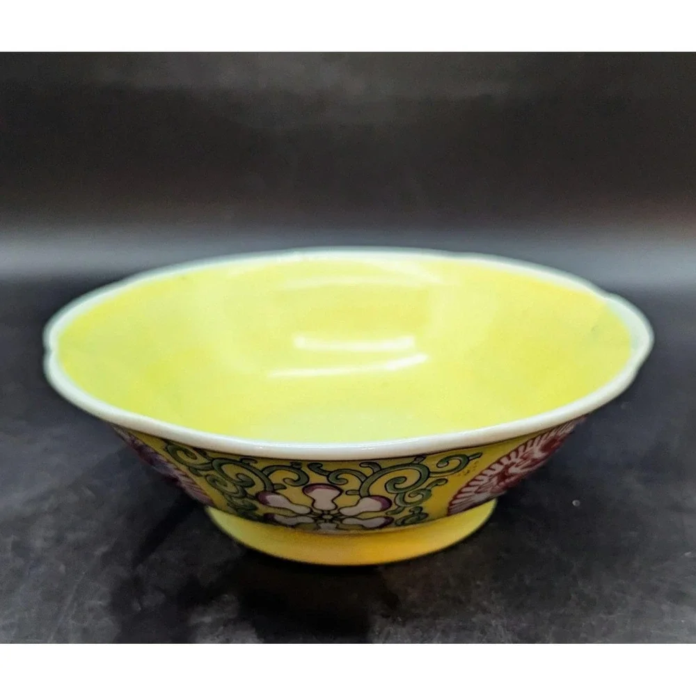 Antique Chinese Qing Dynasty Export porcelain Enamels on Yellow Ground Bowl 8